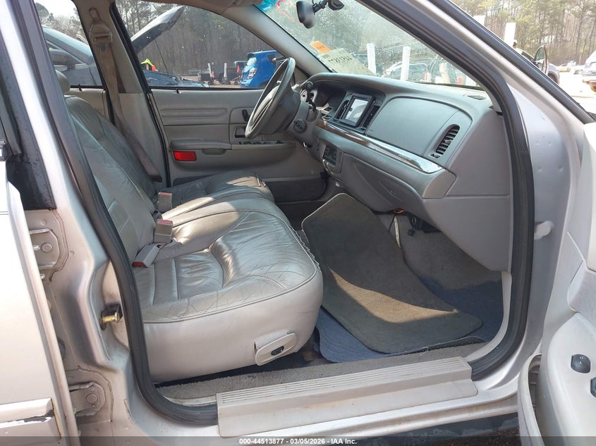 2002 FORD CROWN VICTORIA SEDAN 4.6L V-8 220HP