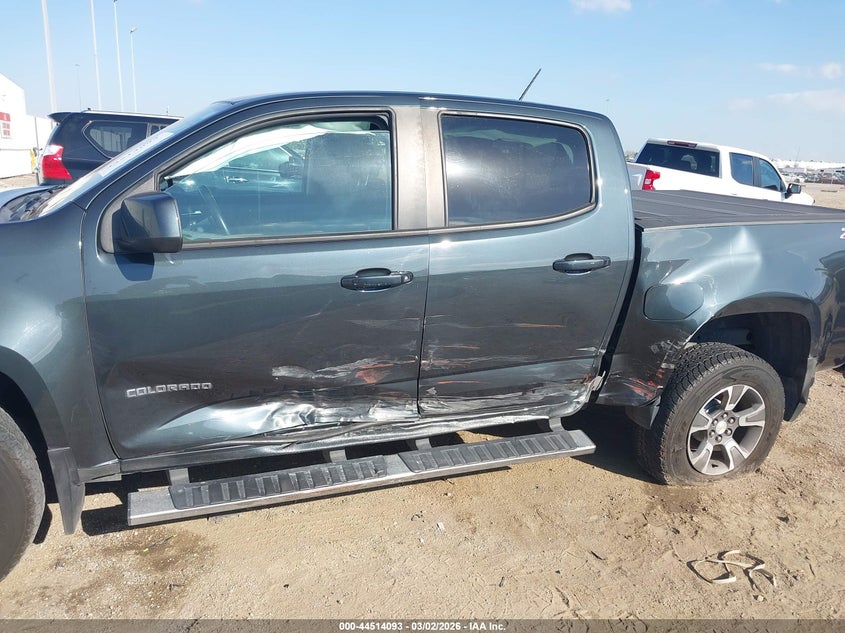 VIN 1GCGTDEN8J1127785 2018 CHEVROLET COLORADO Z71