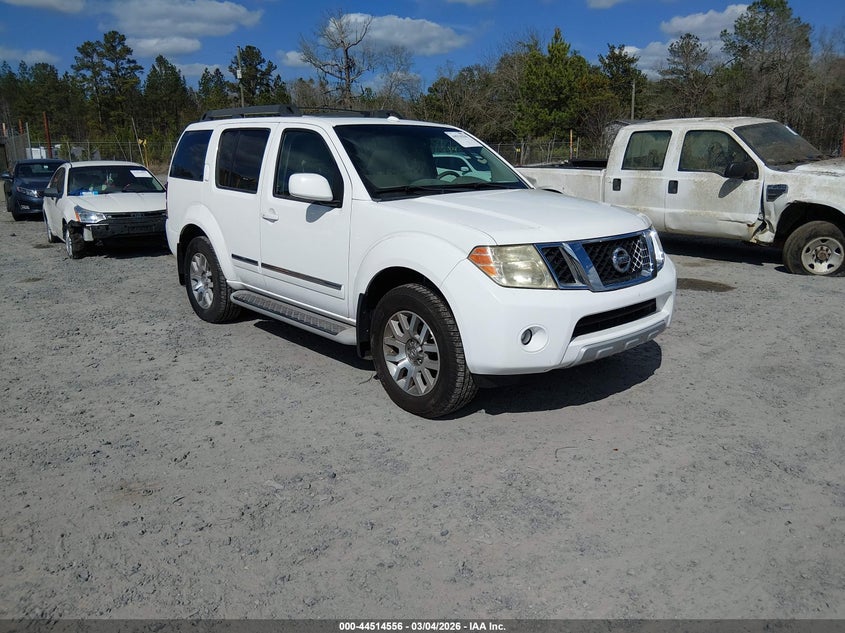 2010 Nissan Pathfinder Le