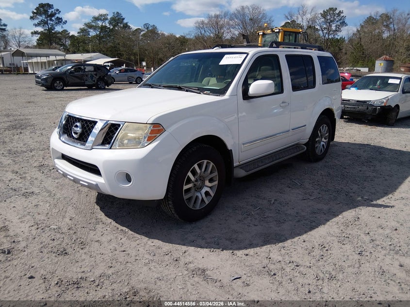 2010 Nissan Pathfinder Le