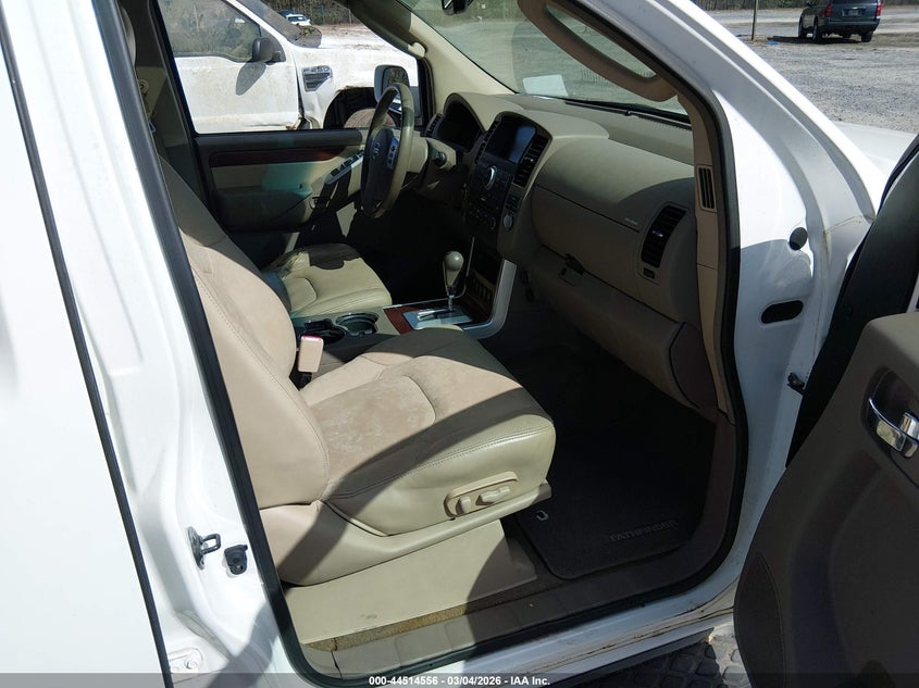 2010 Nissan Pathfinder Le