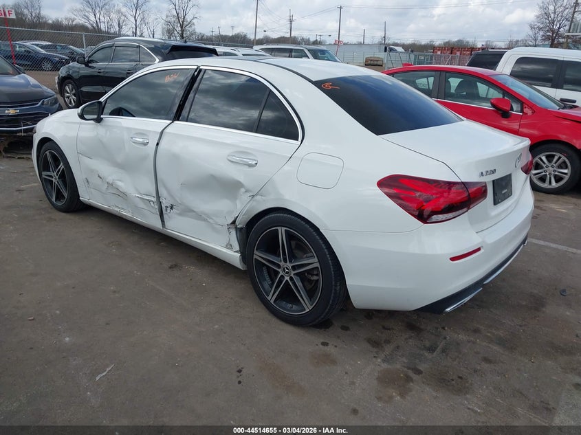 2022 Mercedes-Benz A 220