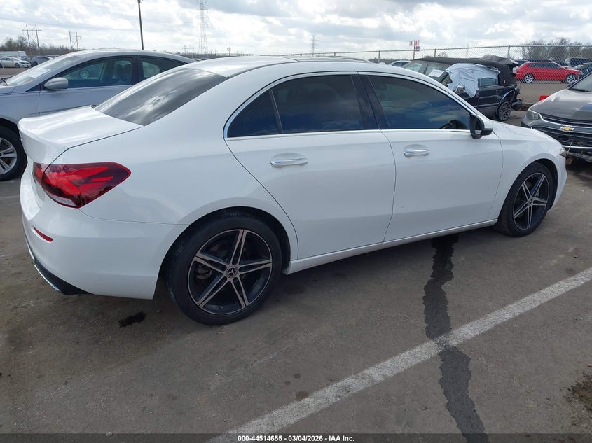 2022 Mercedes-Benz A 220