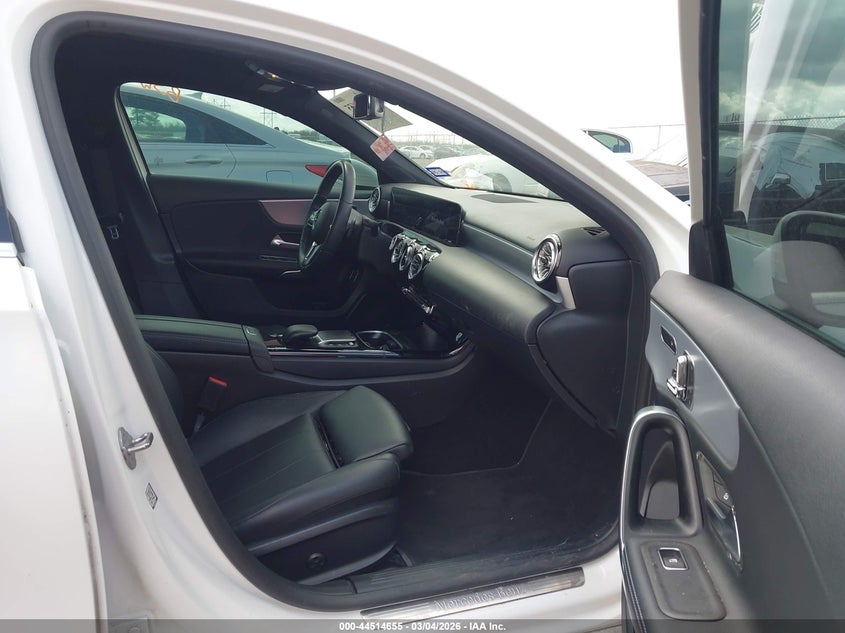 2022 Mercedes-Benz A 220