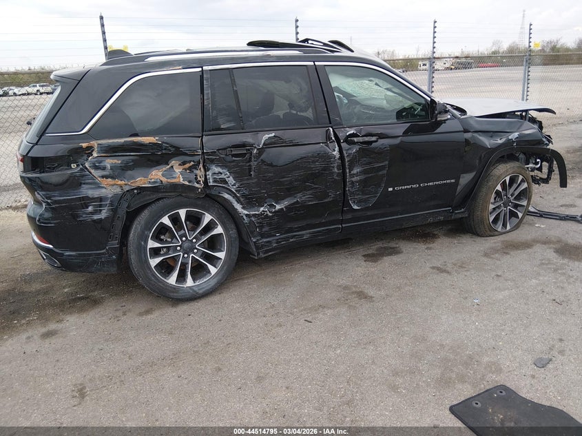 2022 Jeep Grand Cherokee - view 4