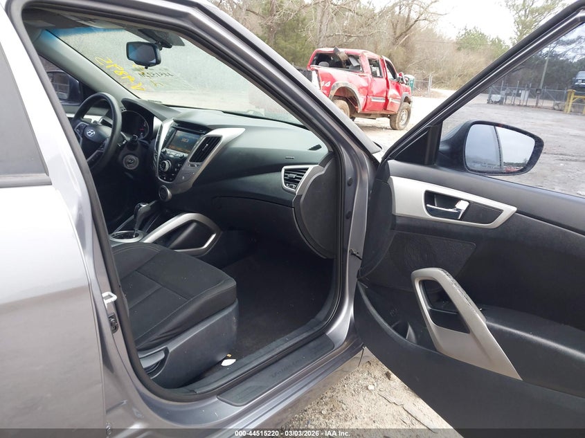 2014 Hyundai Veloster Base W/Black