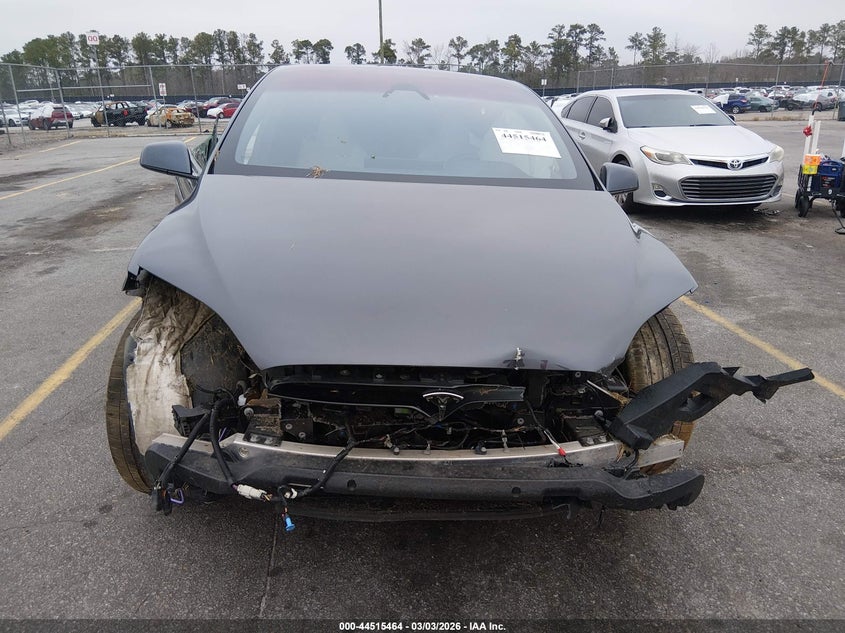 2022 Tesla Model X Plaid Tri Motor All-Wheel Drive VIN: 7SAXCBE63NF334002 Lot: 44515464