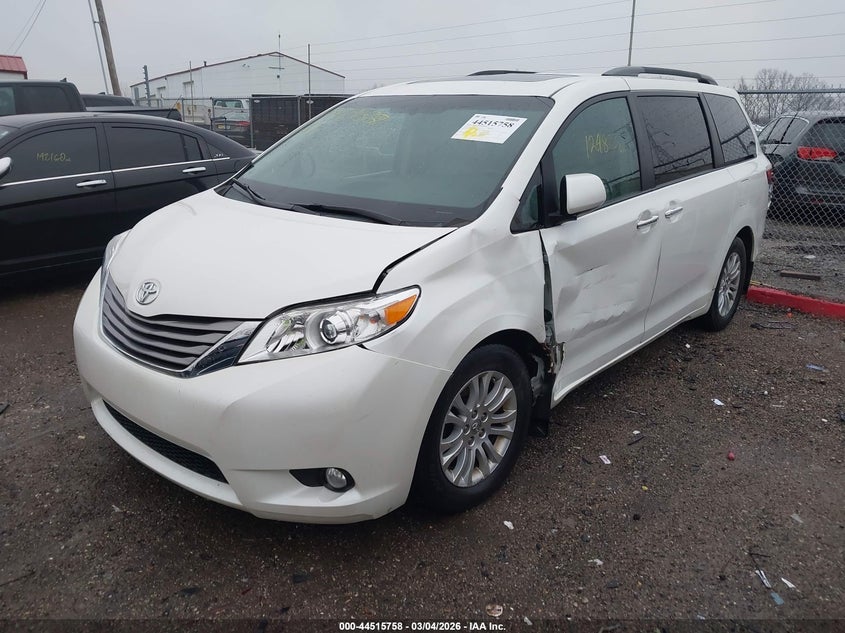 2015 Toyota Sienna Xle 8 Passenger