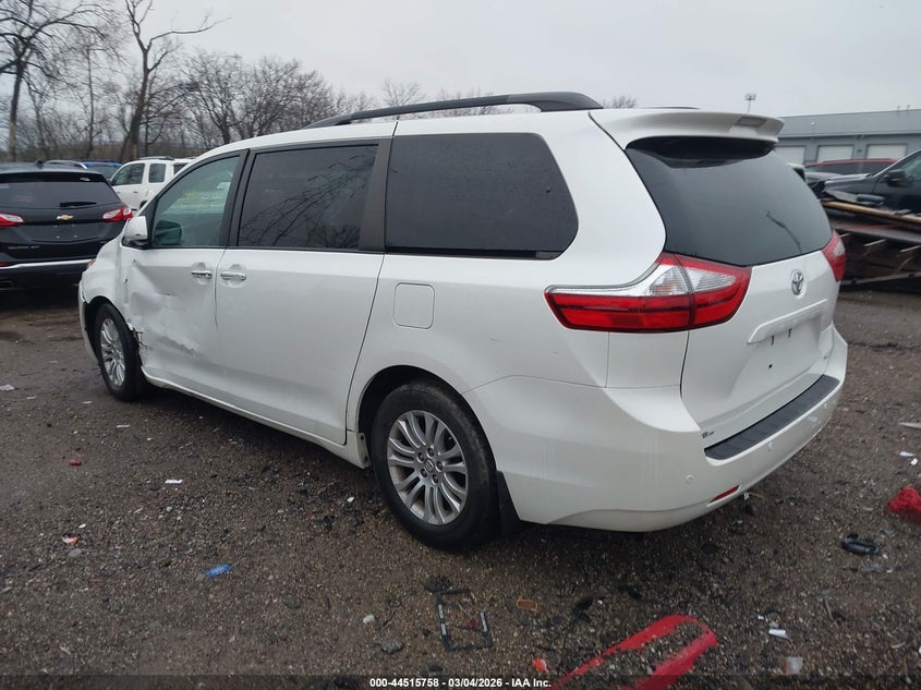 2015 Toyota Sienna Xle 8 Passenger