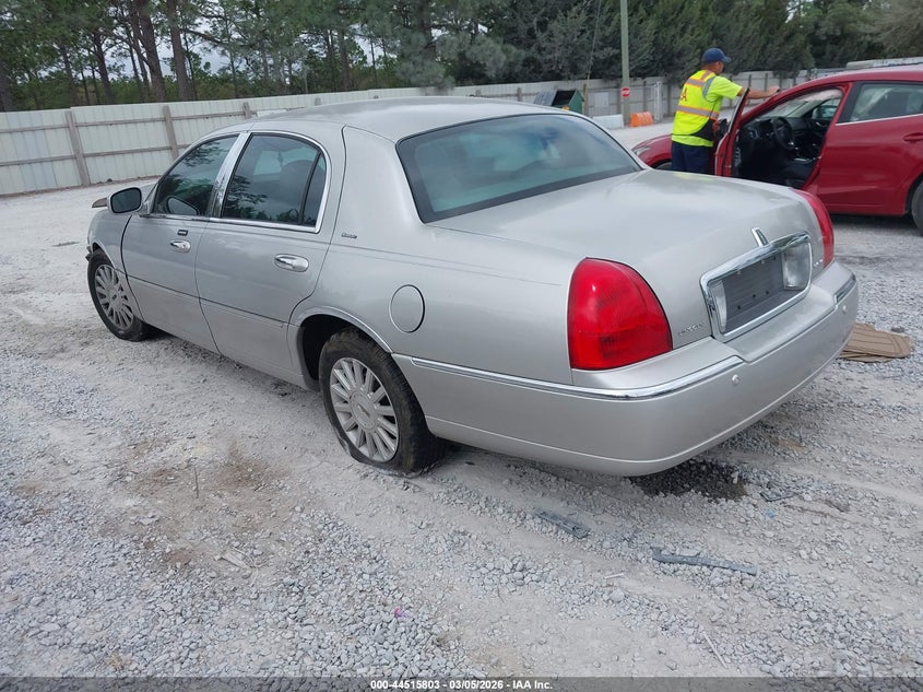 2004 Lincoln Town Car Ultimate