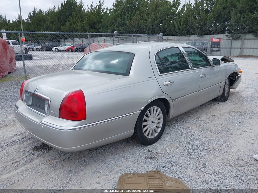 2004 Lincoln Town Car Ultimate