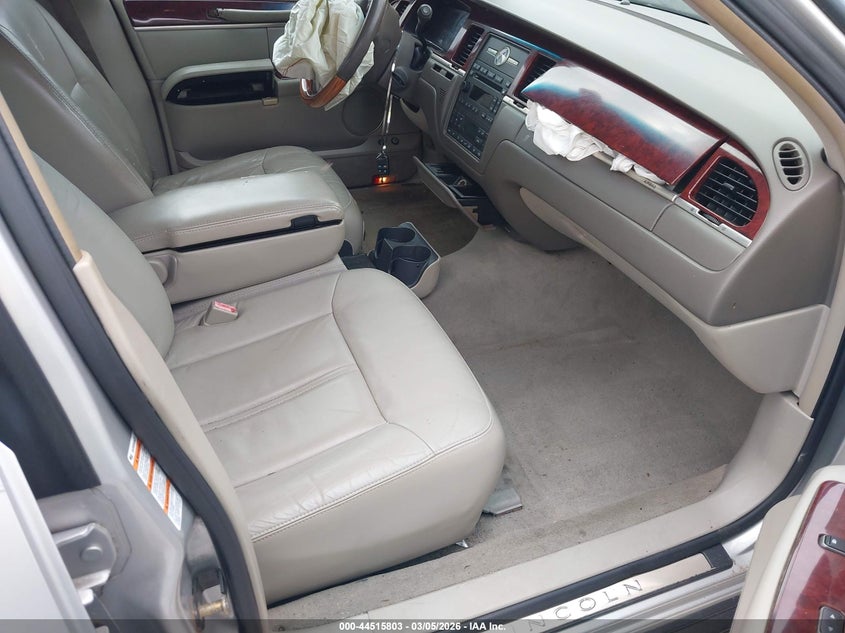 2004 Lincoln Town Car Ultimate