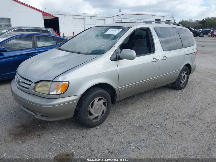 2002 Toyota Sienna Xle