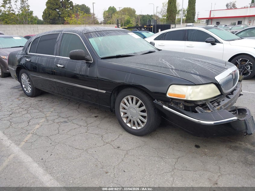 2005 Lincoln Town Car Signature L