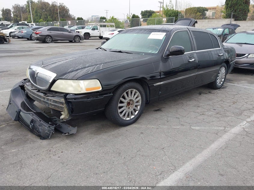 2005 Lincoln Town Car Signature L