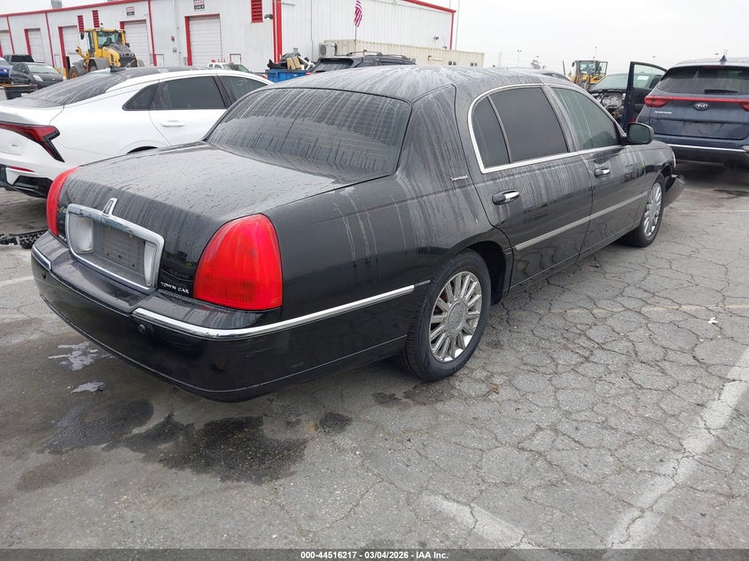 2005 Lincoln Town Car Signature L