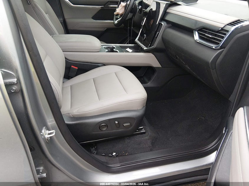 2025 GMC Acadia Fwd Elevation