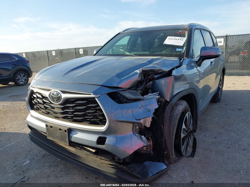 2022 Toyota Highlander Xle VIN: 5TDHZRAH3NS138167 Lot: 44516454