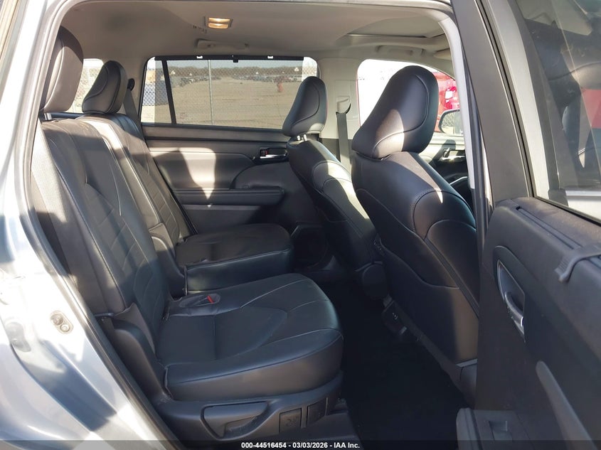 2022 Toyota Highlander Xle VIN: 5TDHZRAH3NS138167 Lot: 44516454