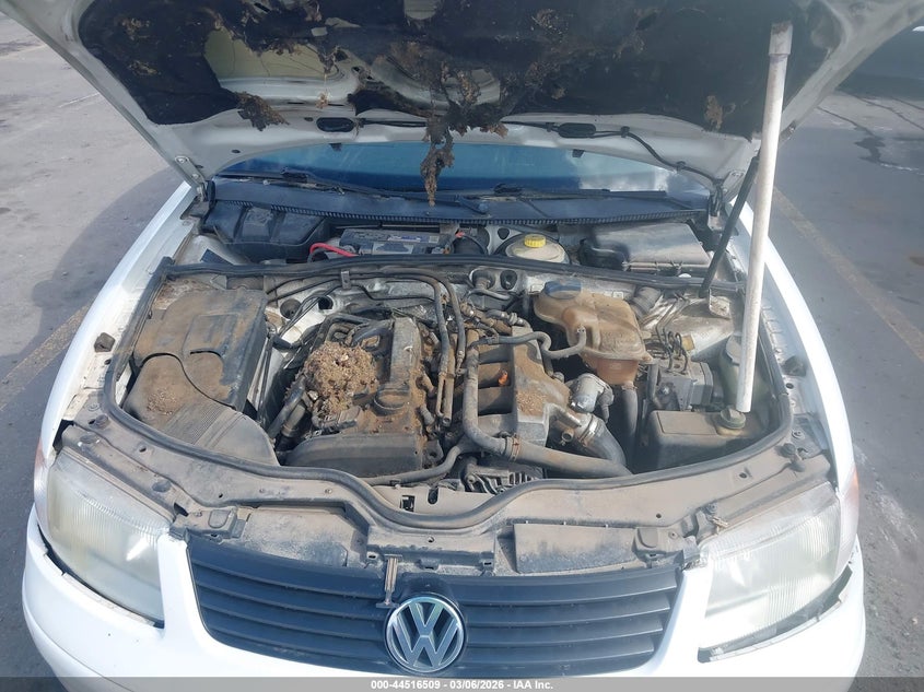 2000 Volkswagen Passat Gls VIN: WVWMA23B1YP305744 Lot: 44516509