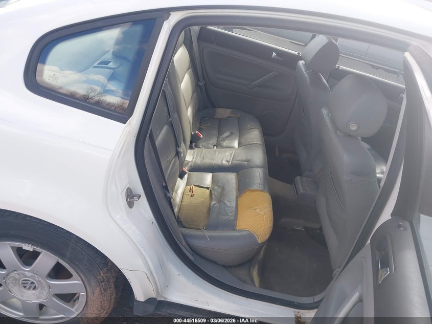 2000 Volkswagen Passat Gls VIN: WVWMA23B1YP305744 Lot: 44516509