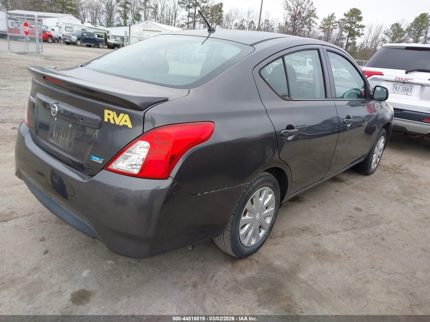 2015 Nissan Versa 1.6 S+