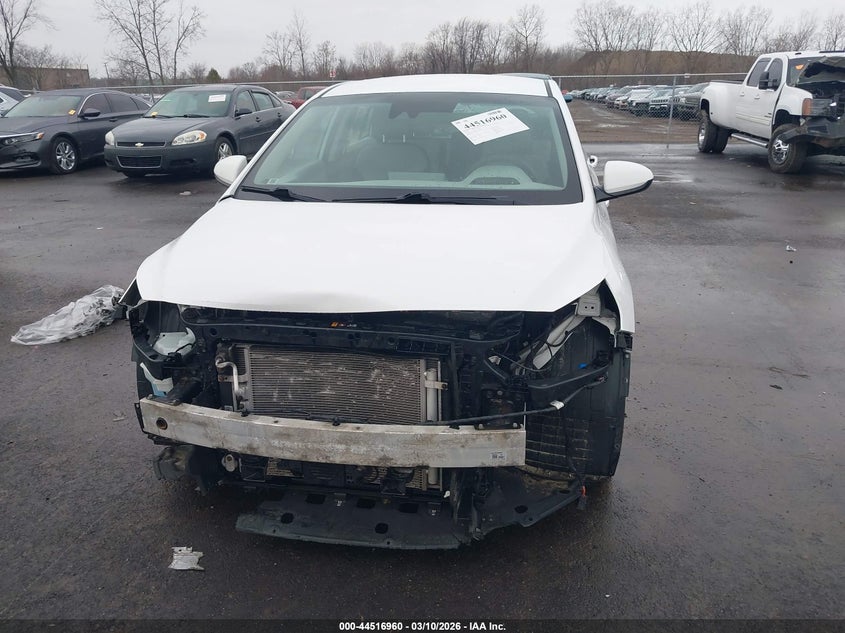 VIN KMHC65LC6LU215812 2020 HYUNDAI IONIQ HYBRID BLUE