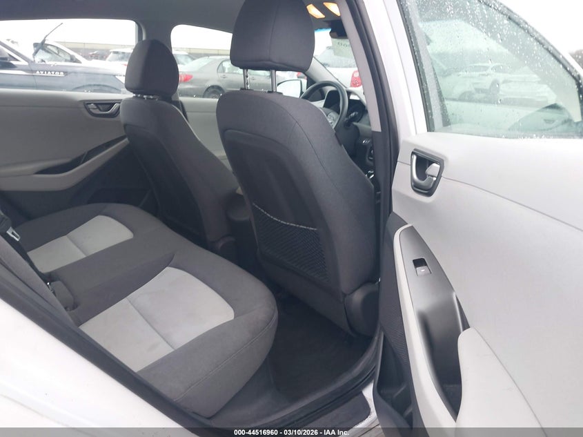 VIN KMHC65LC6LU215812 2020 HYUNDAI IONIQ HYBRID BLUE