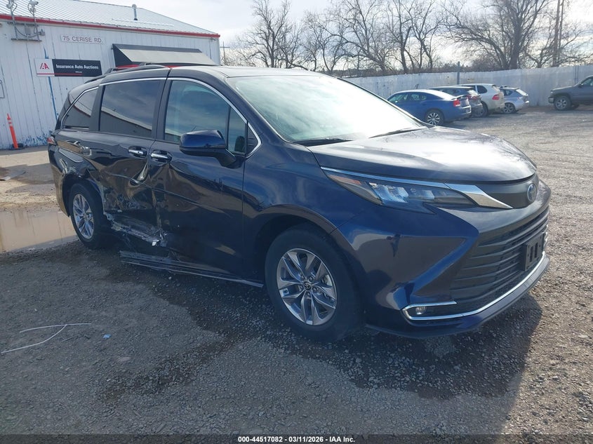 2024 Toyota Sienna Xle
