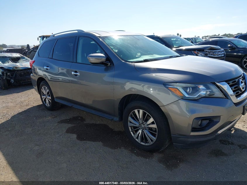 2019 Nissan Pathfinder Sv