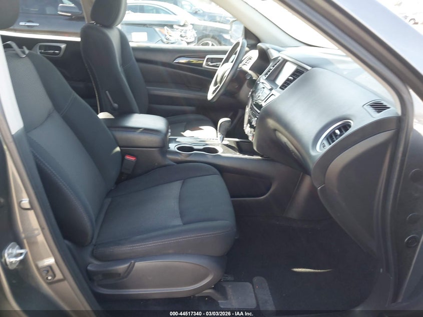 2019 Nissan Pathfinder Sv