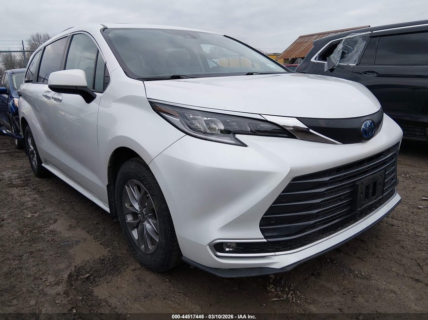 2022 Toyota Sienna Xle