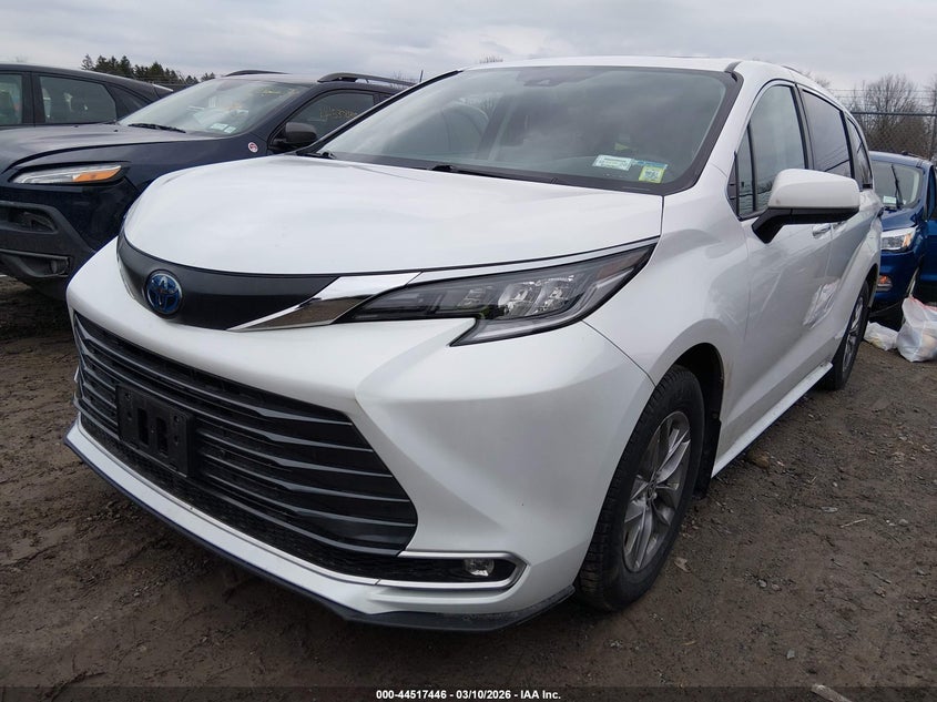 2022 Toyota Sienna Xle