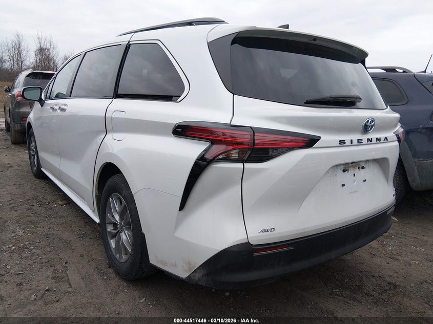 2022 Toyota Sienna Xle