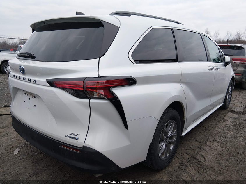 2022 Toyota Sienna Xle
