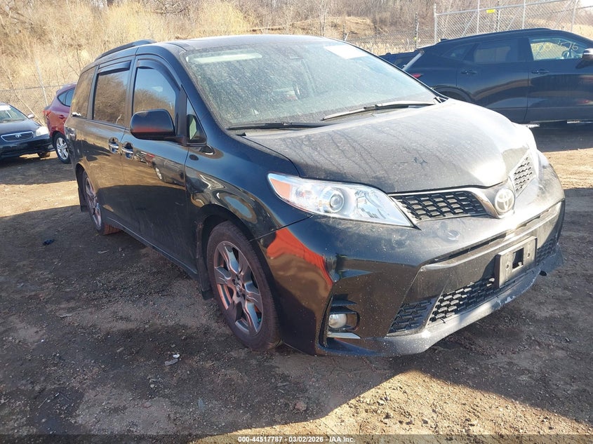 2018 Toyota Sienna Se Premium 8 Passenger