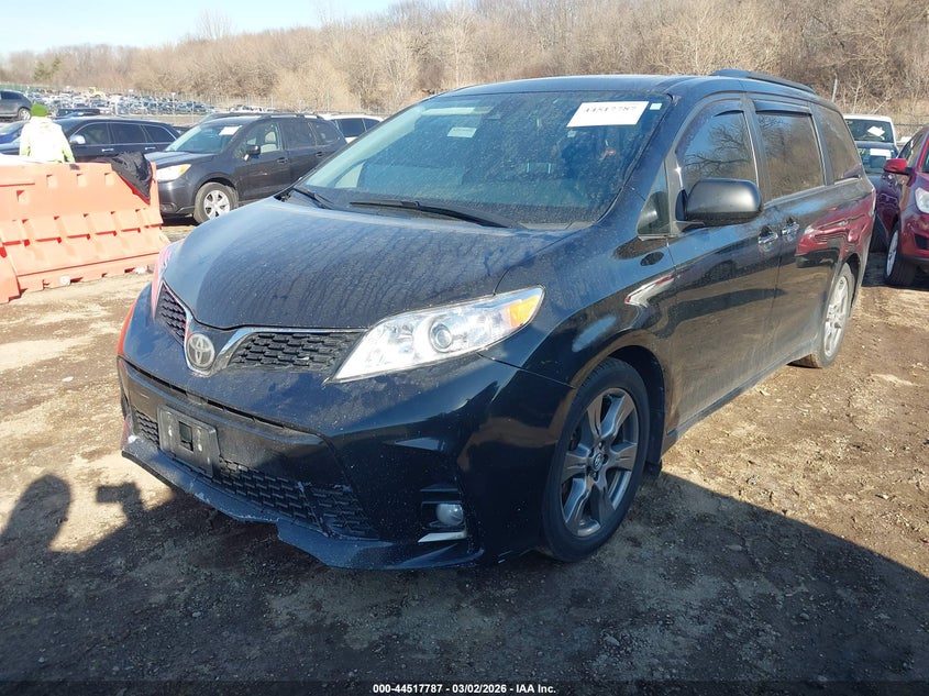 2018 Toyota Sienna Se Premium 8 Passenger