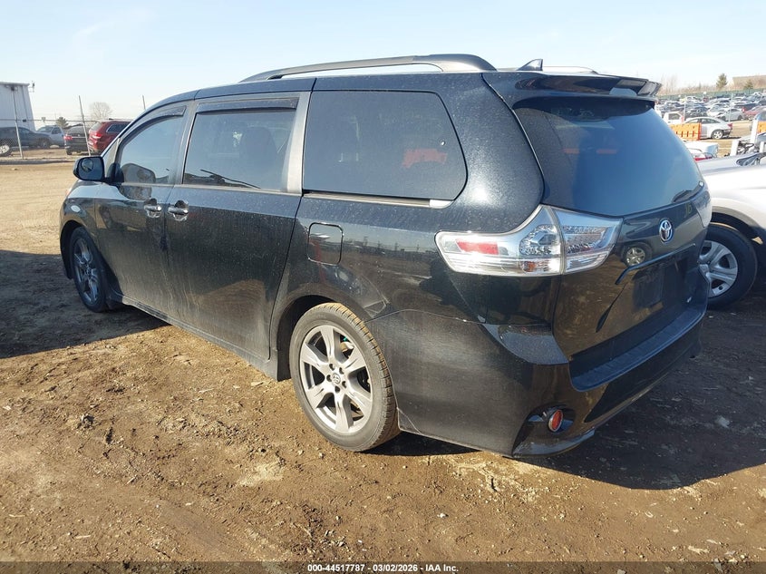 2018 Toyota Sienna Se Premium 8 Passenger
