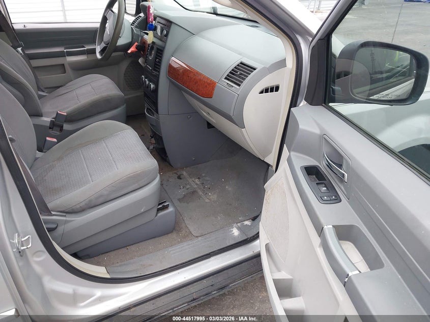 2008 Chrysler Town & Country Lx