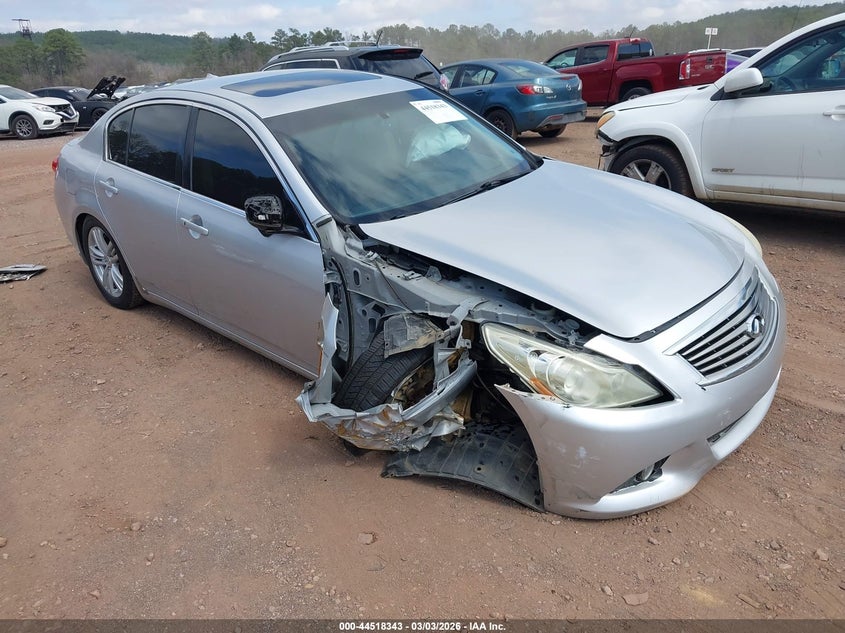 2013 INFINITI G37 JOURNEY