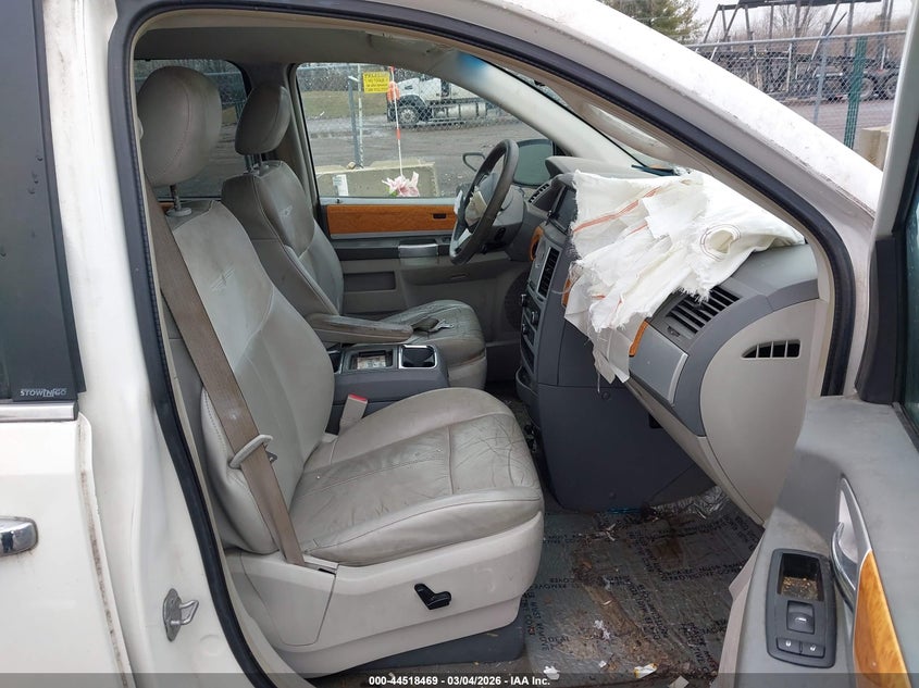 2010 Chrysler Town & Country Limited