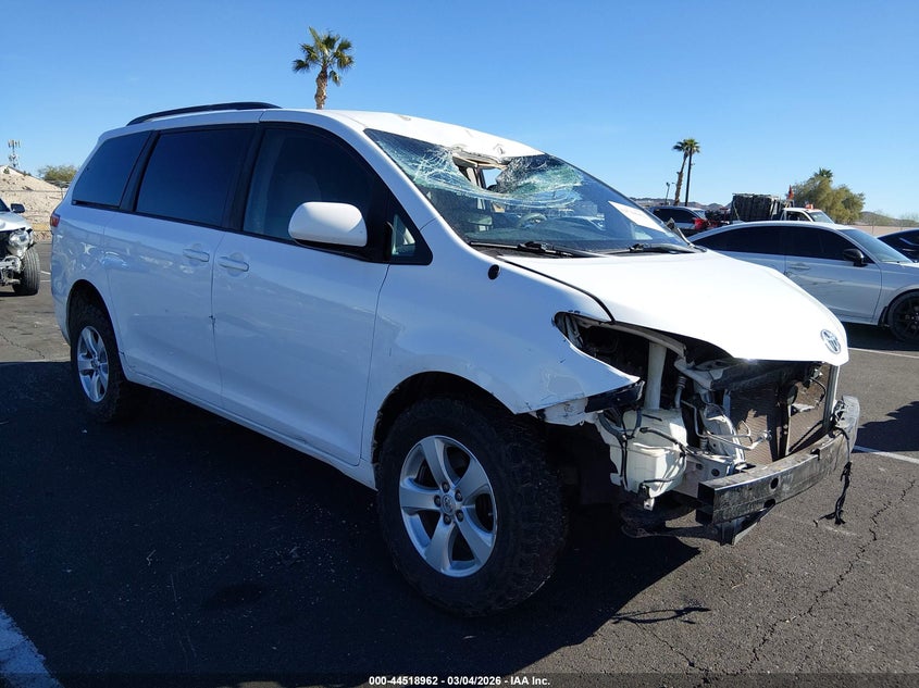 2013 Toyota Sienna Le V6 8 Passenger