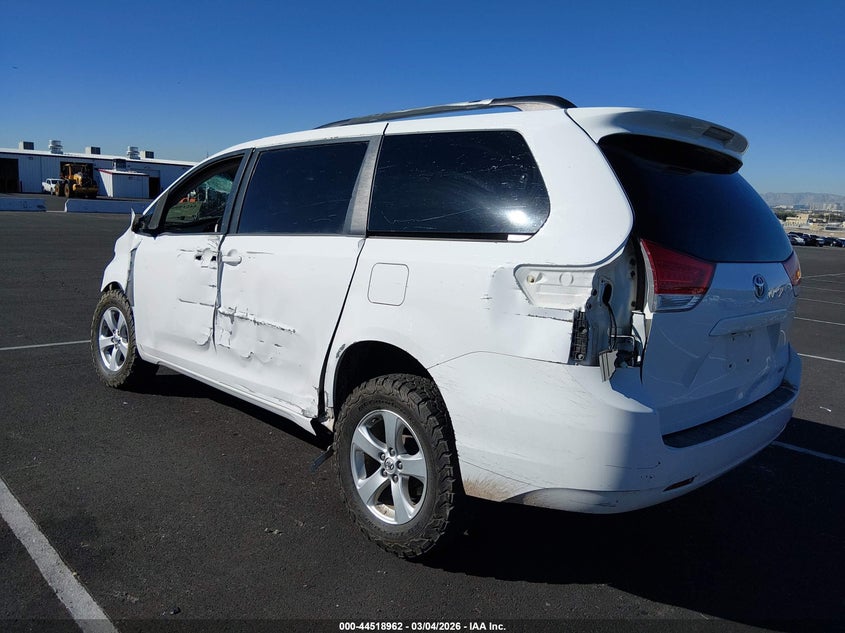 2013 Toyota Sienna Le V6 8 Passenger