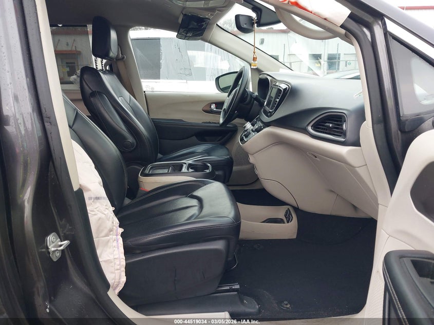 2020 Chrysler Voyager Lxi