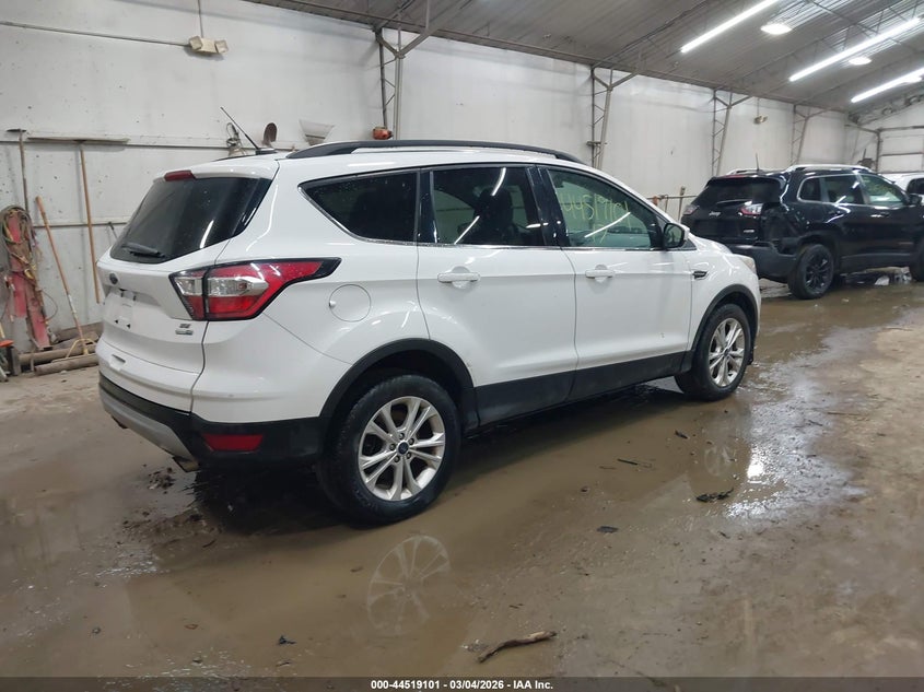 Vin: 1fmcu9gd2huc98808, lot: 45015862, ford escape se 20174