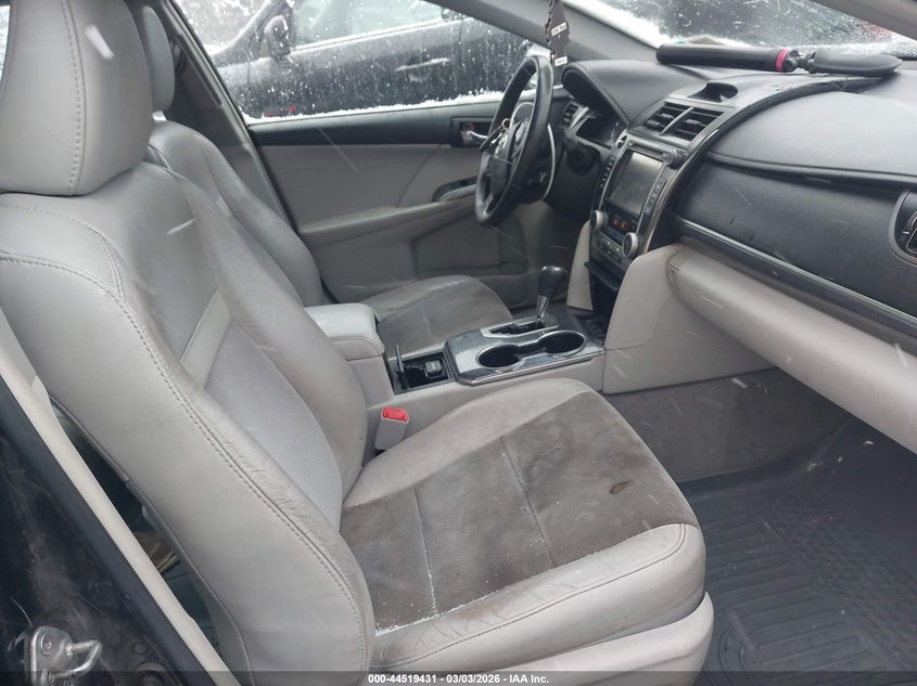 2014 Toyota Camry Hybrid Xle