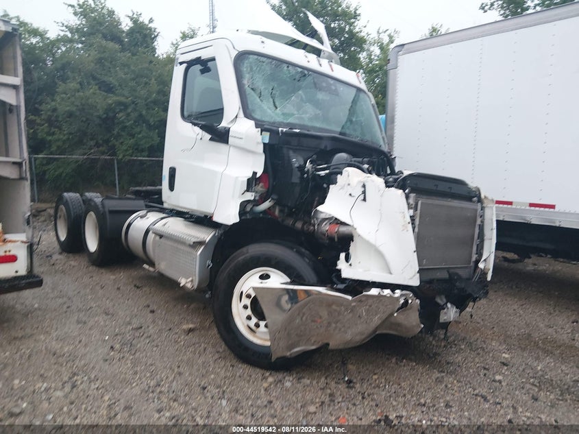 2021 FREIGHTLINER NEW CASCADIA 126 auction photo 1