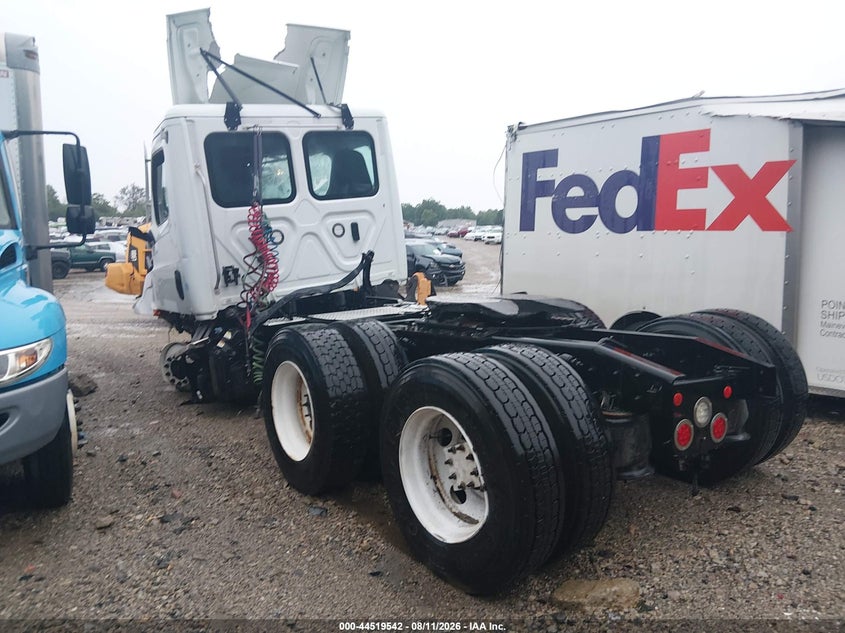 2021 FREIGHTLINER NEW CASCADIA 126 auction photo 3
