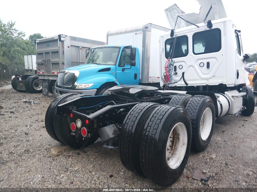 2021 FREIGHTLINER NEW CASCADIA 126 auction photo 4