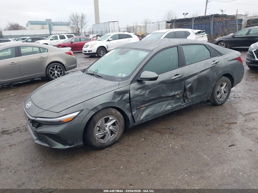 2025 Hyundai Elantra Se